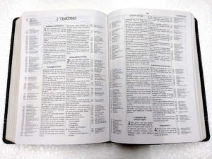 Biblia-Thompson-Preto-com-duas-texturas-interno